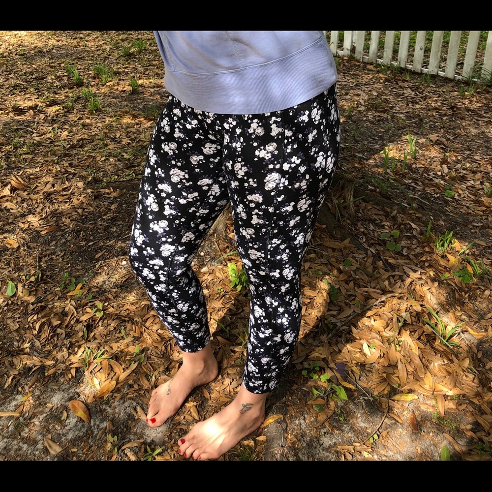 PINK Victoria Secret Ultimate floral leggings